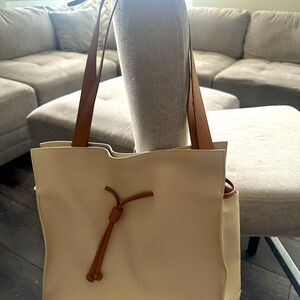 Von Hulzhausen Medium Shopper - Sand color with Caramel piping